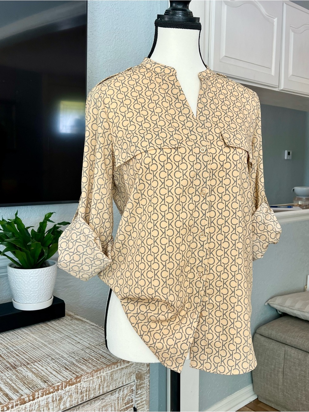 Calvin Klein Beige gold yellow gray CK Logo button down Blouse size xsmall